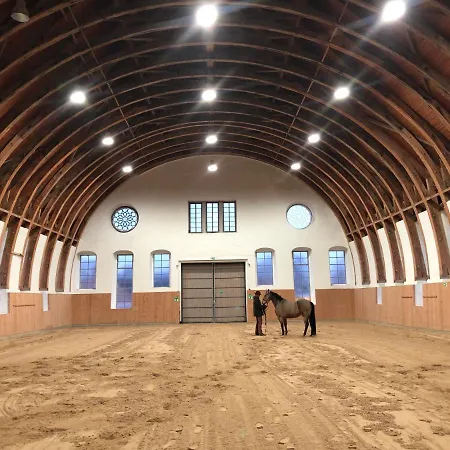 Hotell Farmer Basedow & 4*