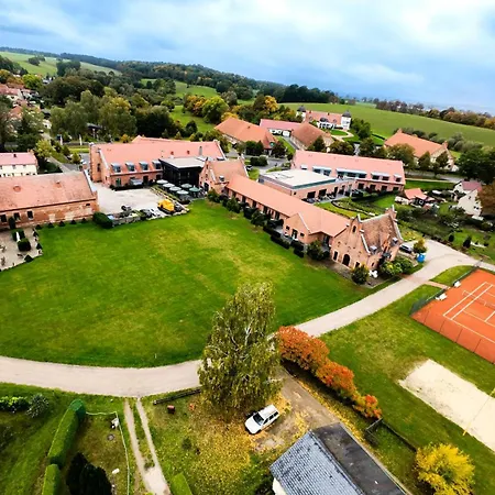 Farmer Basedow & Hotel