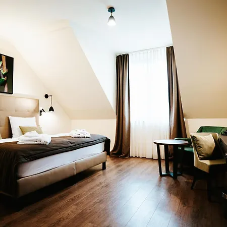 Hotel Farmer Basedow & 4*